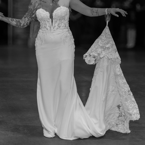 Wedding gown - Picture 3 of 6